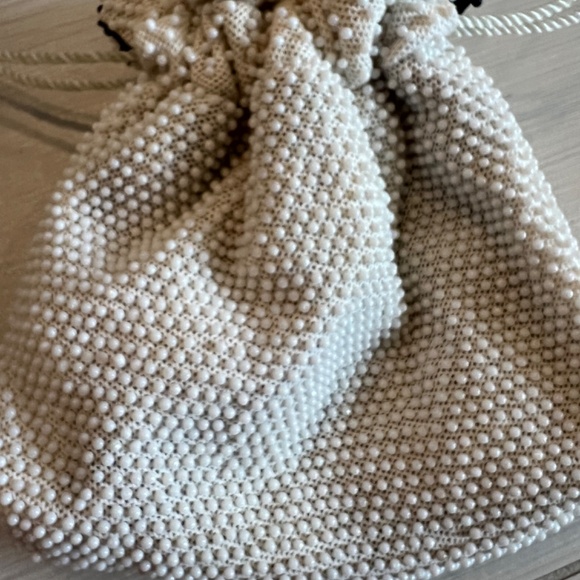 Black beaded reversible to white drawstring bag - Picture 4 of 5